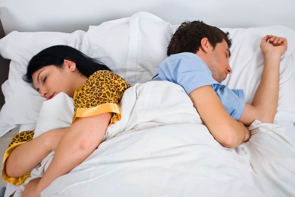 Posisi Tidur Menggambarkan Kondisi Hubungan Anda dengan Pasangan