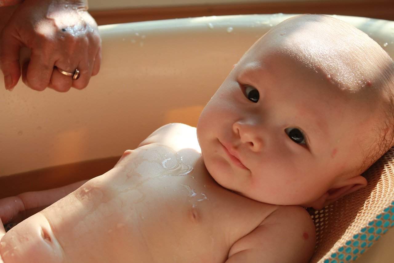 Ibu, Ini Cara Memilih Sabun dan Perawatan Kulit Kering pada Bayi