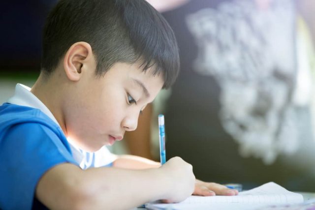 5 Cara Efektif Mengatasi Anak Malas Belajar