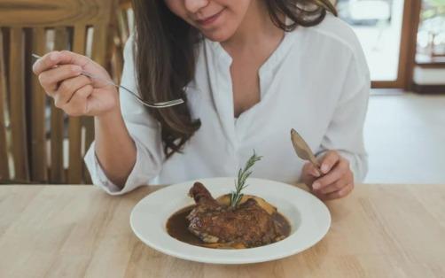 makan-steak-saat-hamil