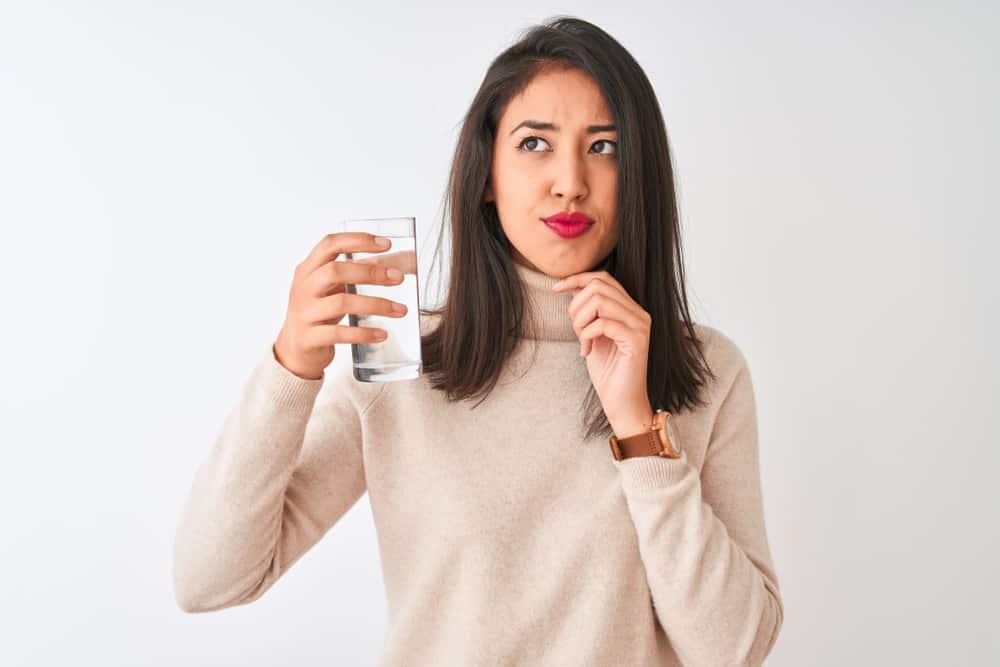 Beda dari Air Mineral, Ketahui Air Demineral dan Risikonya