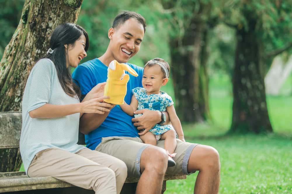 Benarkah Pasangan Bisa Cemburu Pada Anak Sendiri?