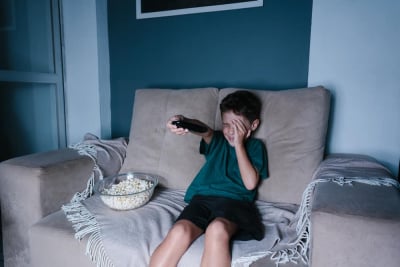 anak menonton film horor, rating usia film