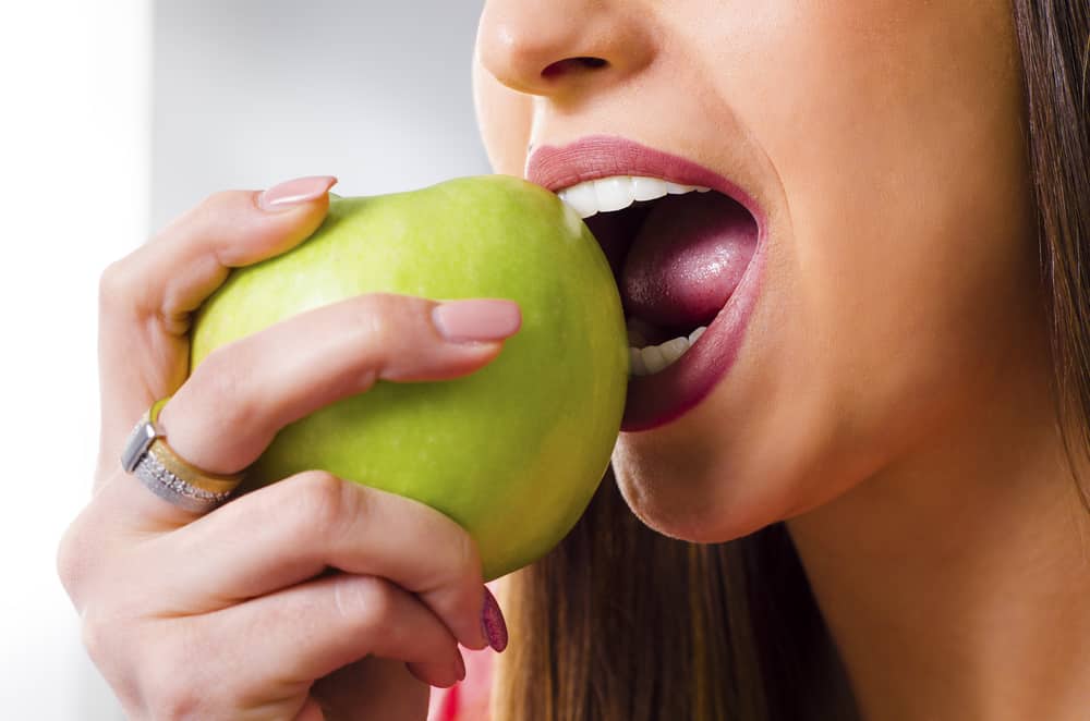 Pentingnya Makanan Bernutrisi untuk Kesehatan Gigi dan Mulut
