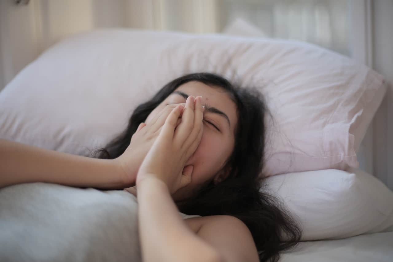 Atasi Susah Tidur Akibat Stres Selama Pandemi COVID-19 dengan 4 Cara Ini