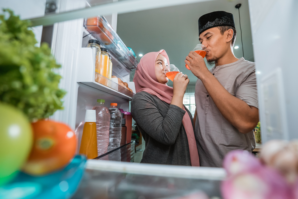 Langsung Minum Jus Buah Saat Berbuka Puasa, Boleh atau Tidak?