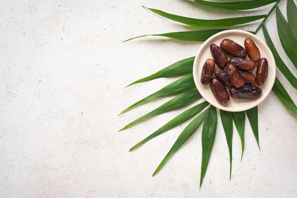 Makan Kurma Terlalu Banyak Ternyata Ada Efek Sampingnya, Lho!