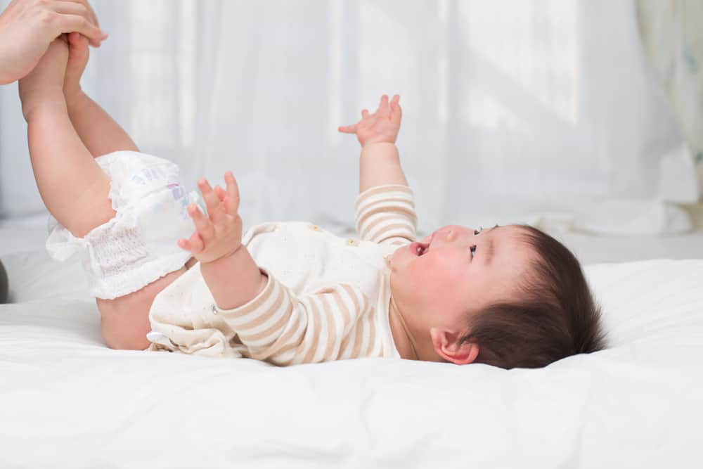 Ini Akibatnya jika Bayi Memakai Popok Terlalu Lama