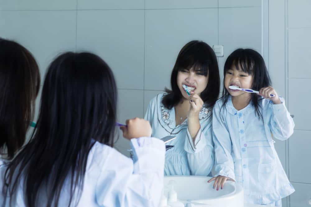 5 Tips Ajarkan Jaga Kesehatan Gigi dan Mulut pada Anak