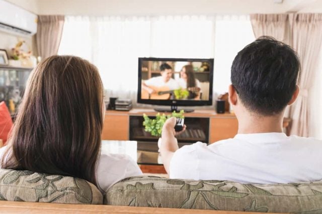 Sering Menonton Serial TV Selama Karantina? Ternyata Ada Manfaatnya