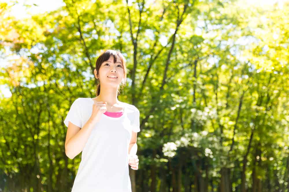 Mengenal Walking Meditation, Meditasi Sambil Jalan yang Bikin Pikiran Tenang