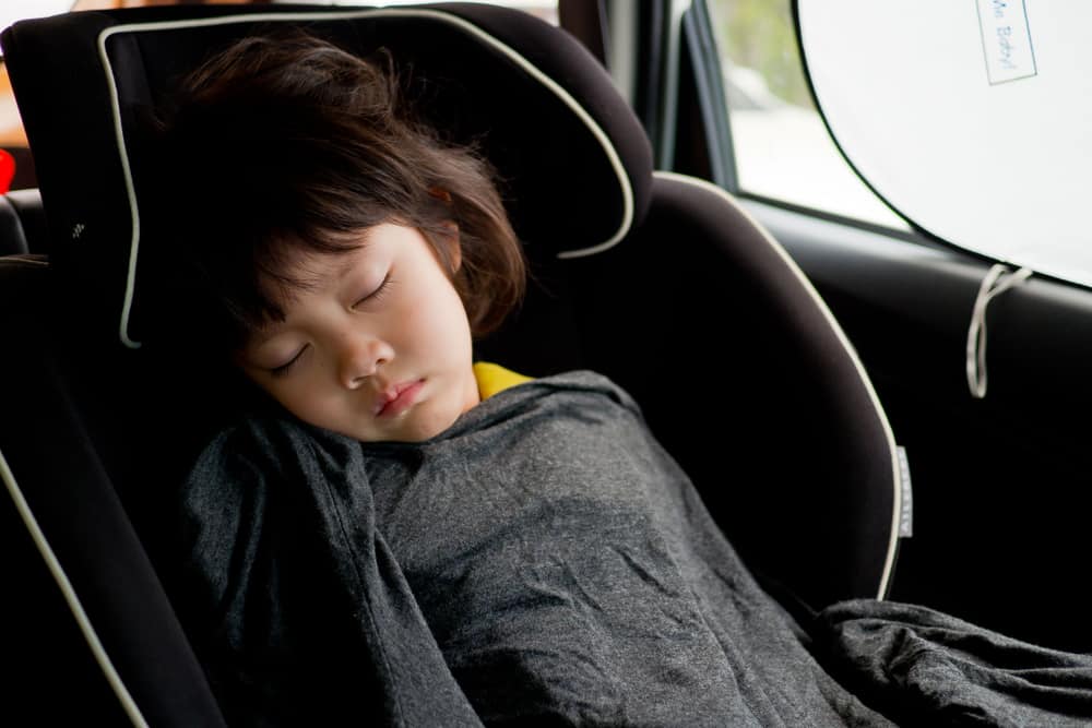 Tidak Perlu Panik! Berikut Cara Cepat Redakan Demam Anak di Perjalanan