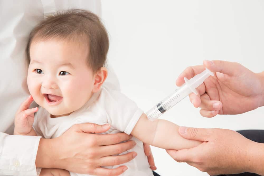 Normalkah Anak Demam Setelah Imunisasi? Ini Cara Meredakannya