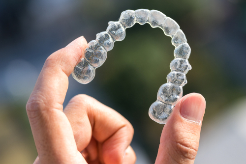 Cara Kerja Invisalign untuk Merapikan Gigi