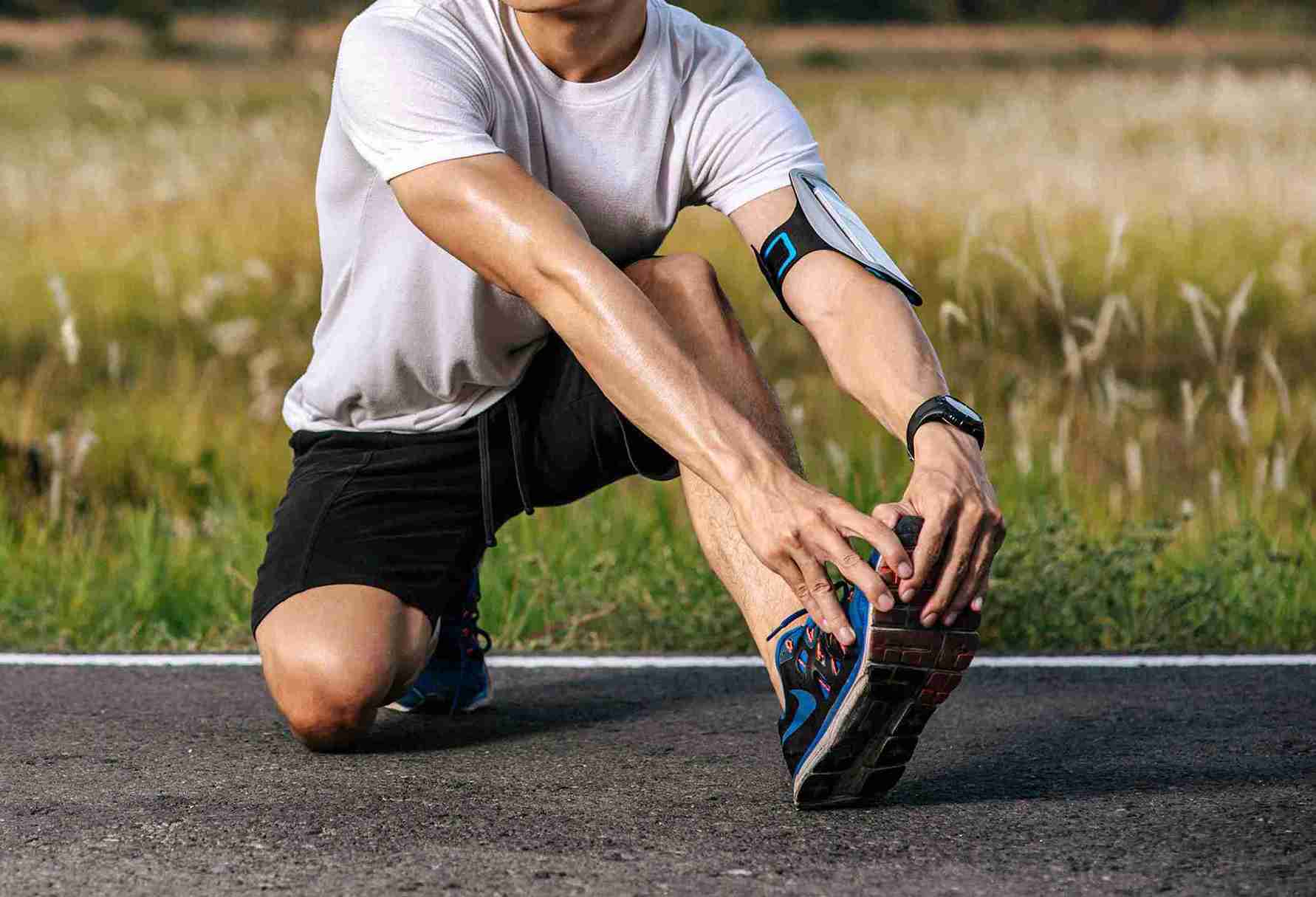 6 Gerakan Pendinginan setelah Lari yang Perlu Dilakukan