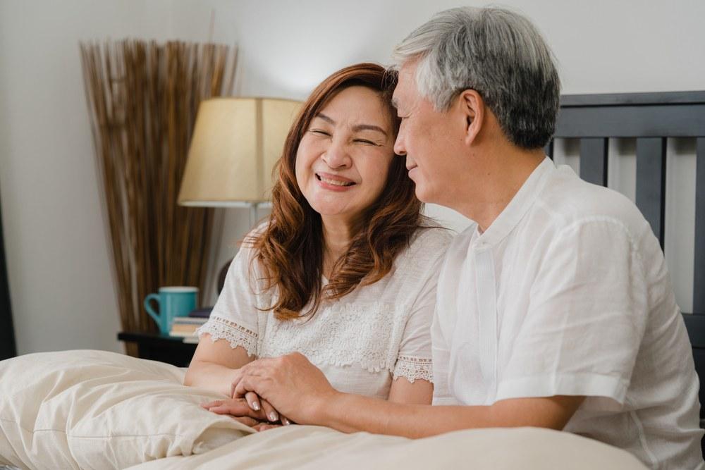 Manfaat Berhubungan Intim untuk Lansia dan Tips Sehatnya