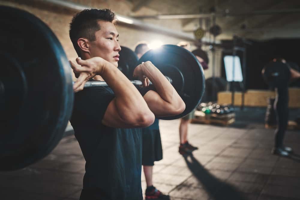 latihan angkat beban untuk membuat perut six-pack