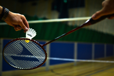 cara memilih raket badminton