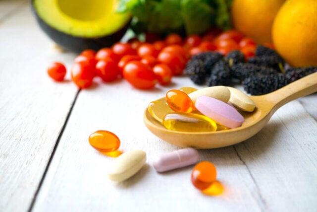 8 Jenis Vitamin Plus Suplemen Lain untuk Kulit Kering