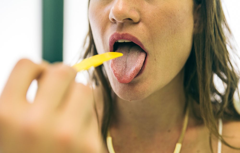 7 Penyebab Mulut Terasa Pahit yang Perlu Anda Ketahui • Hello Sehat