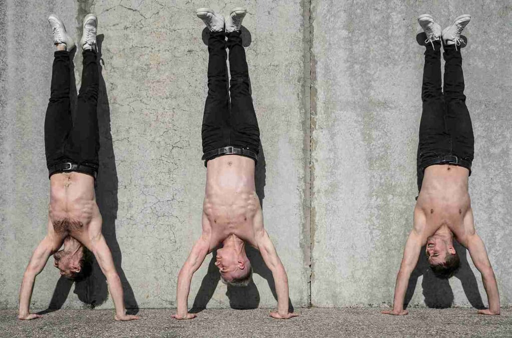 Handstand push-up