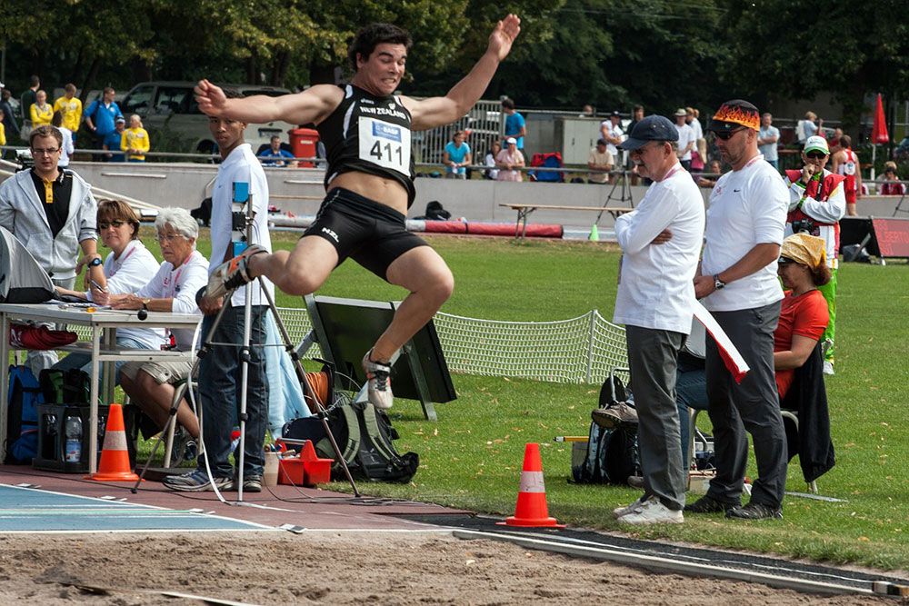 Lompat Jauh: Sejarah, Teknik Dasar, Gaya, dan Peraturan
