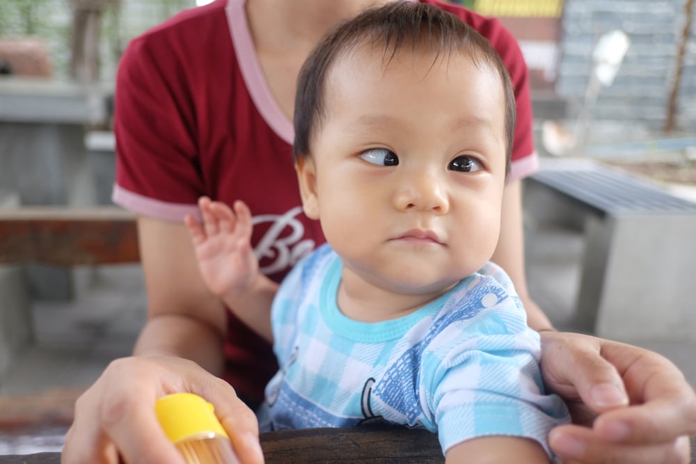 Penyebab Bayi Bermata Juling dan Cara Mengatasinya agar Kembali Normal