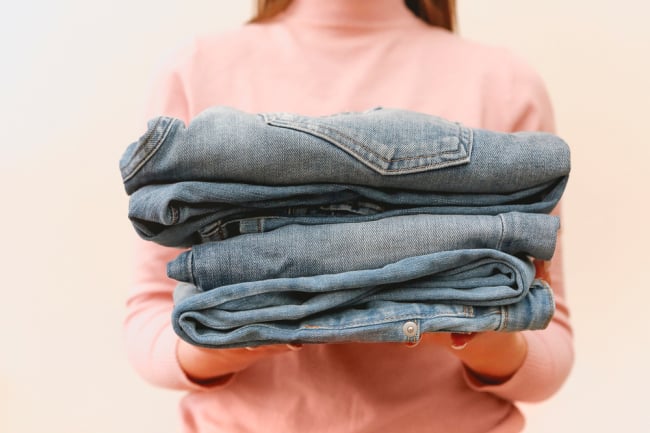 Agar Awet dan Bersih, Ini Cara Mencuci Celana Jeans yang Tepat