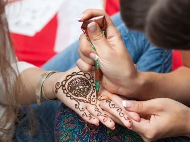 Bolehkah Ibu Hamil Pakai Henna? Ini Tips supaya Aman