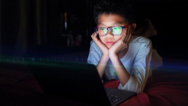 9 Tindakan Ortu Saat Anak Kedapatan Menonton Film Porno