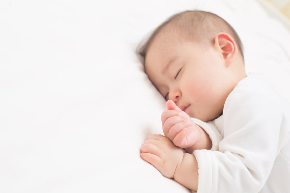 Amankah Bila Bayi Tidur dengan Posisi Miring? Kenali Kemungkinan Risikonya