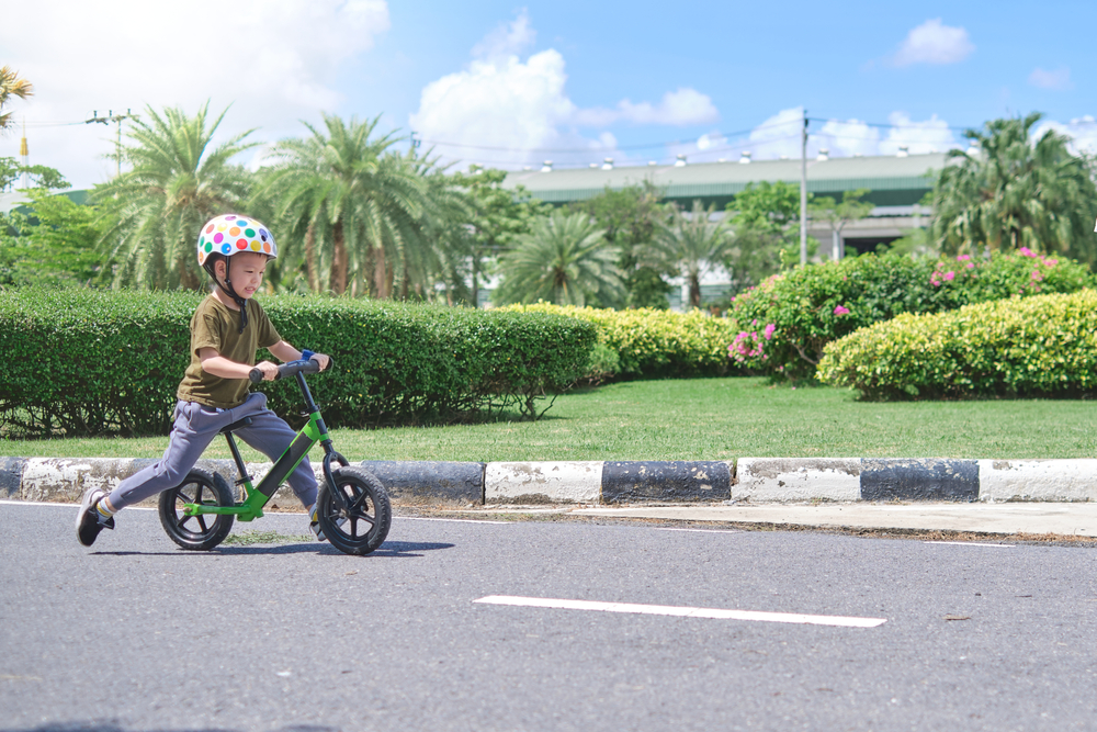 Bukan Tren Semata, Kenali 5 Manfaat Balance Bike untuk Anak (Bisa Latih Konsentrasi!)