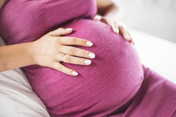 6 Tips Ampuh Mengatasi Jari Tangan Bengkak Saat Hamil