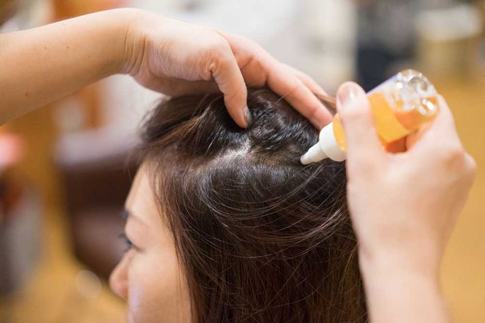 5 Manfaat Hair Tonic, Plus Tips Memakainya Hello Sehat