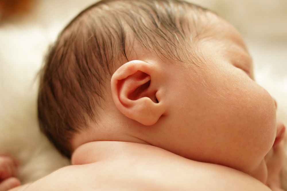 Kenali Penyebab dan Penanganan Telinga Bau pada Bayi