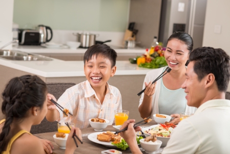 Jangan Dilewatkan, Ini 7 Manfaat Makan Malam bagi Tubuh