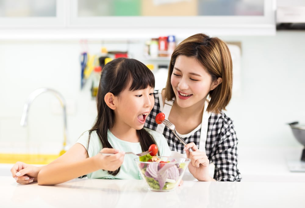 Masih Menyuapi Anak Usia Sekolah? 5 Kemungkinan Efek Buruk Ini Bisa Terjadi