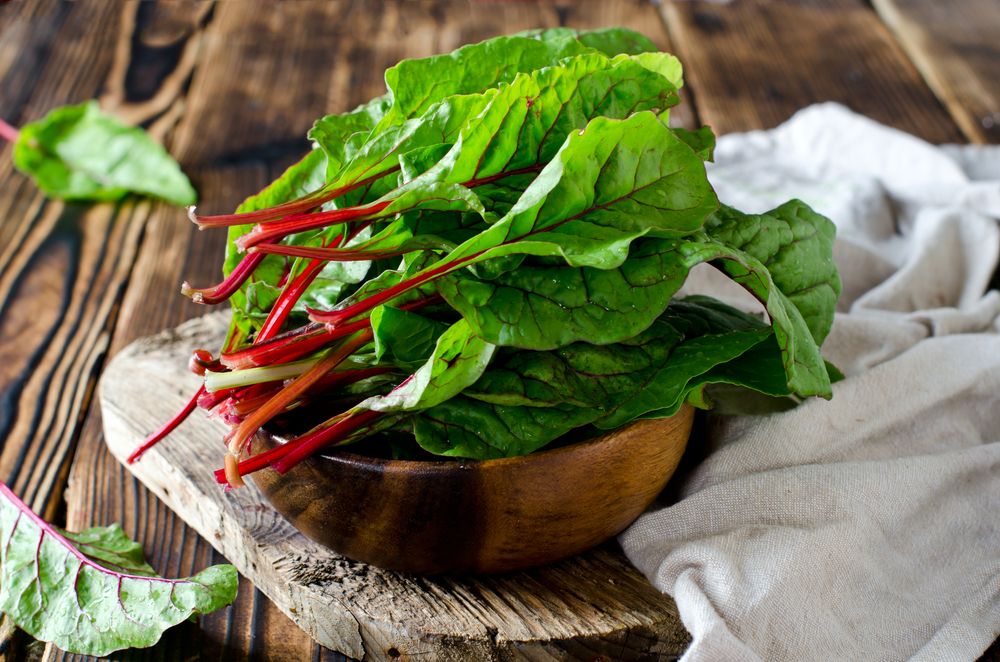 6 Manfaat Daun Swiss Chard yang Sayang untuk Anda Lewatkan