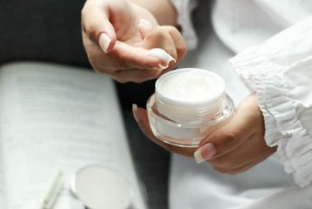 5 Cara Pakai Retinol yang Tepat  untuk Hasil Maksimal