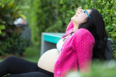 Bumil dengan Mata Minus Melahirkan Normal, Bolehkah?