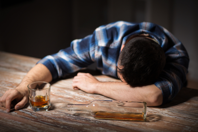 Keracunan Alkohol, Saat Minum Alkohol Berlebihan dalam Waktu Singkat