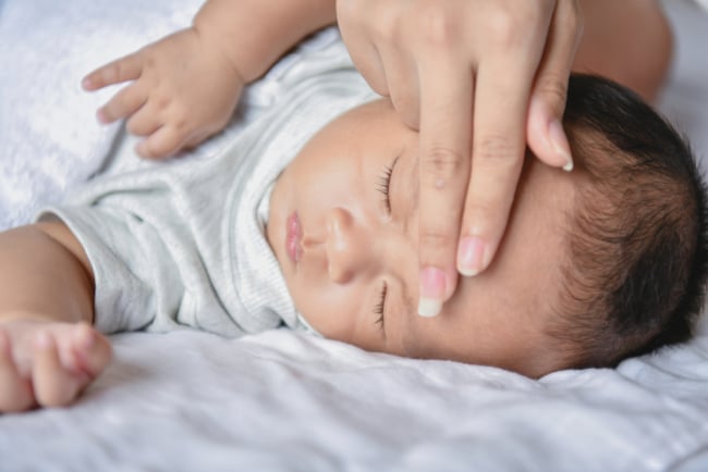 Kenali Demam pada Bayi: Gejala, Penyebab, dan Penanganan