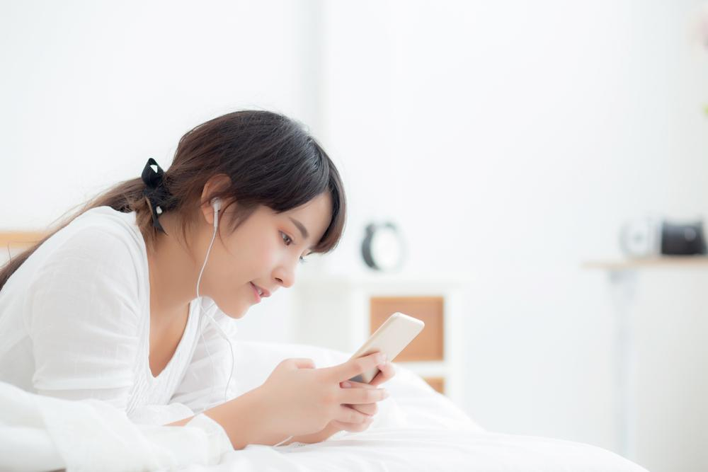 mata kering karena main gadget