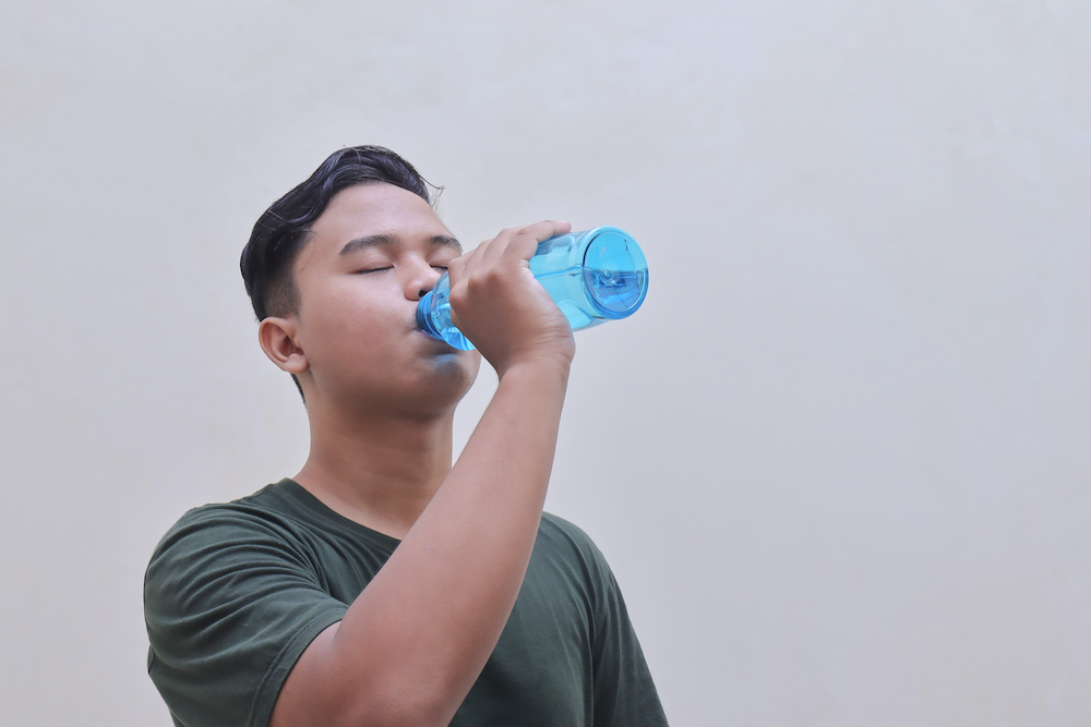 4 Manfaat Konsumsi Air Putih untuk Kesehatan Ginjal