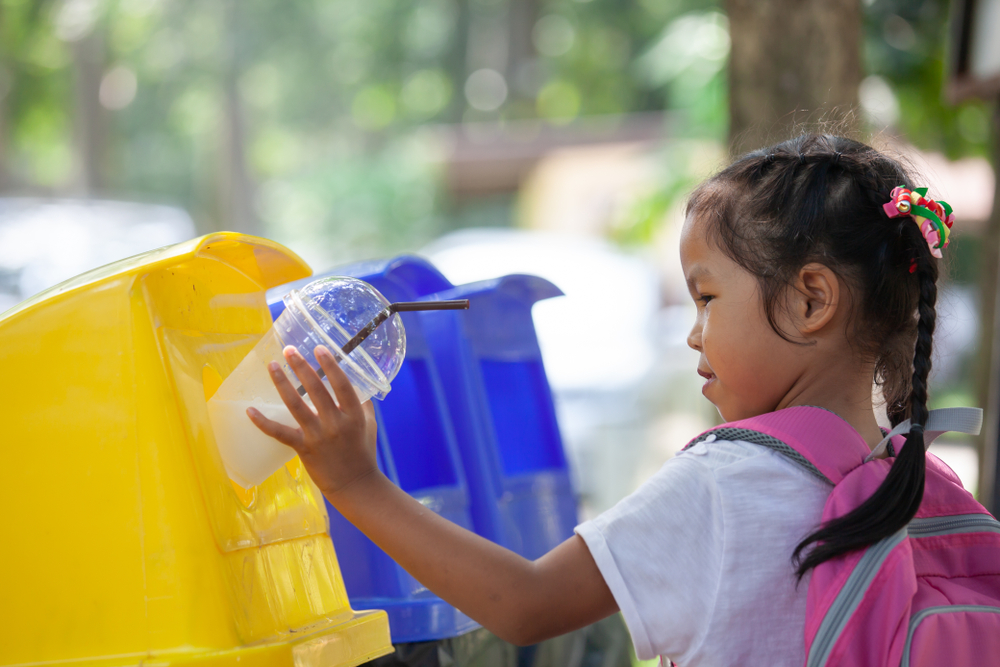 Cara Tepat Mengajarkan Anak Menjaga Kebersihan Sekolah
