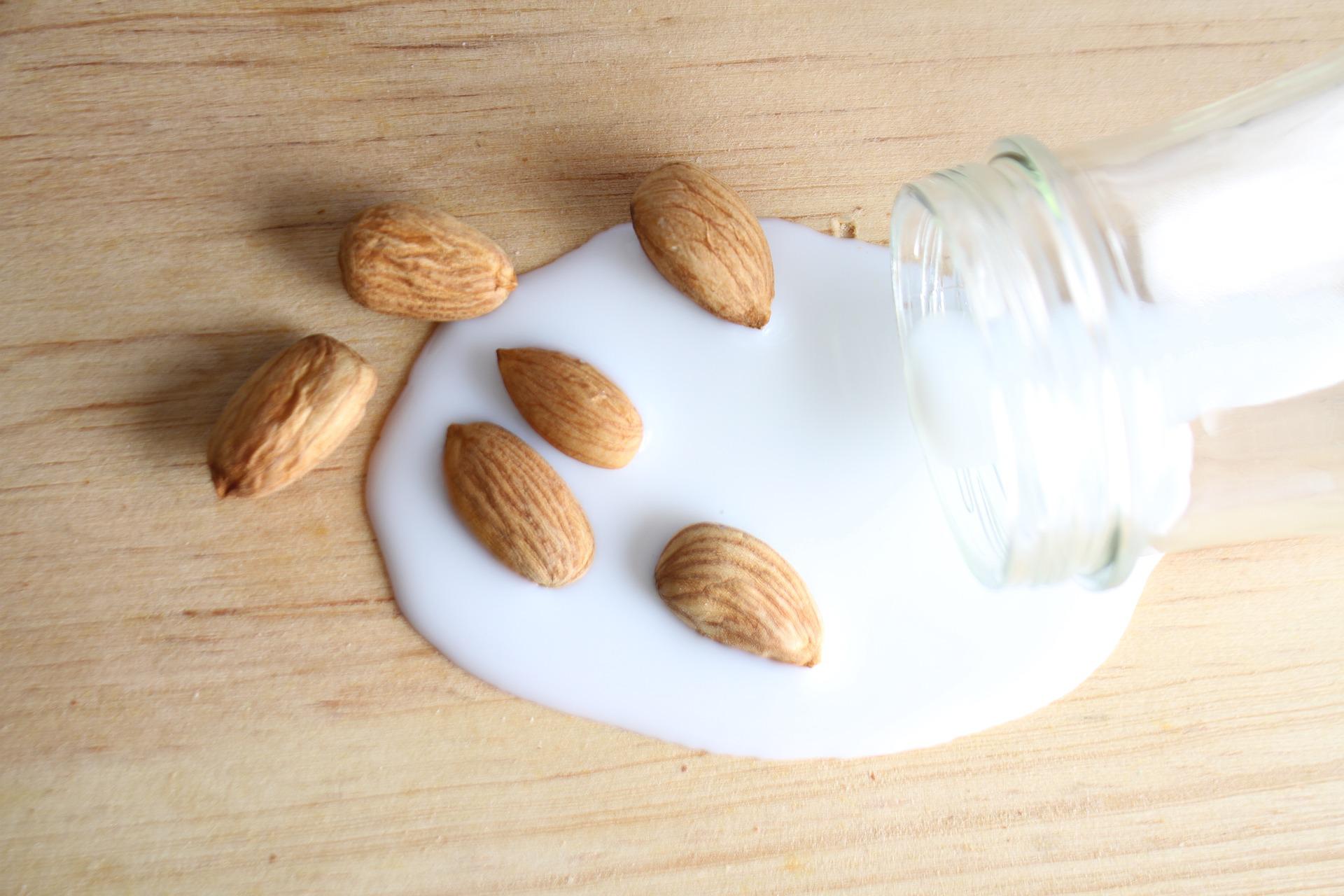 Mau Menurunkan Berat Badan? Simak 10 Merek Susu Almond untuk Diet Berikut Ini!