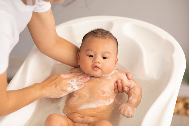 rekomendasi sabun untuk biang keringat pada bayi.