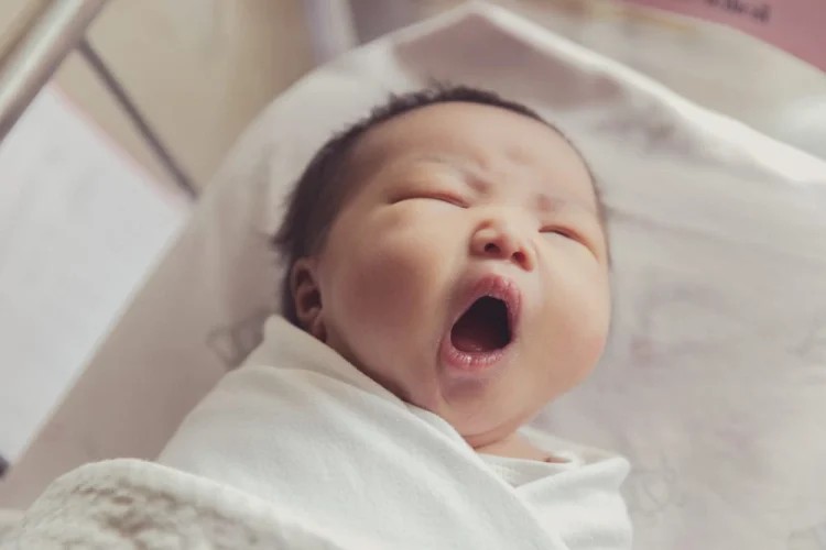 Normalkah Jika Bayi Lahir Terbungkus Kantong Ketuban?