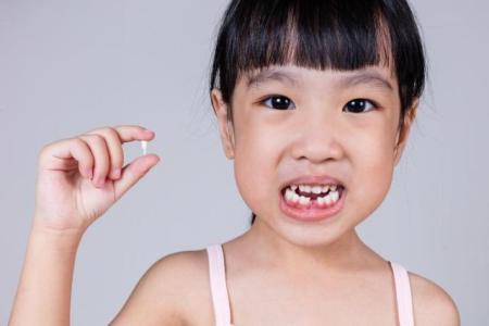 6 Penyebab Gigi Anak Ompong dan Tips agar Cepat Tumbuh