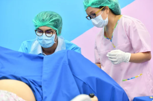 Efek Bius Epidural Saat Melahirkan pada Ibu dan Bayi